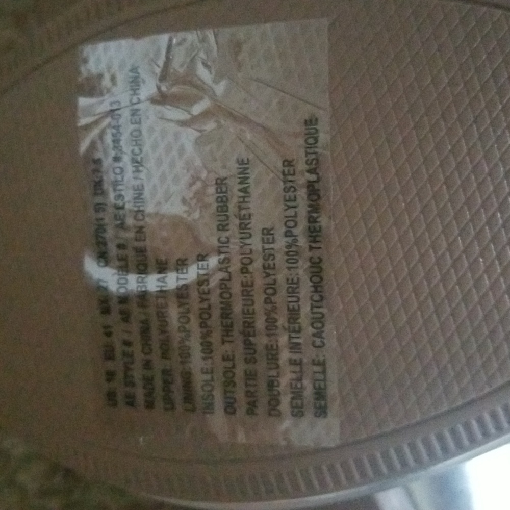 American Eagle Outfitters - Picture 3 of 6